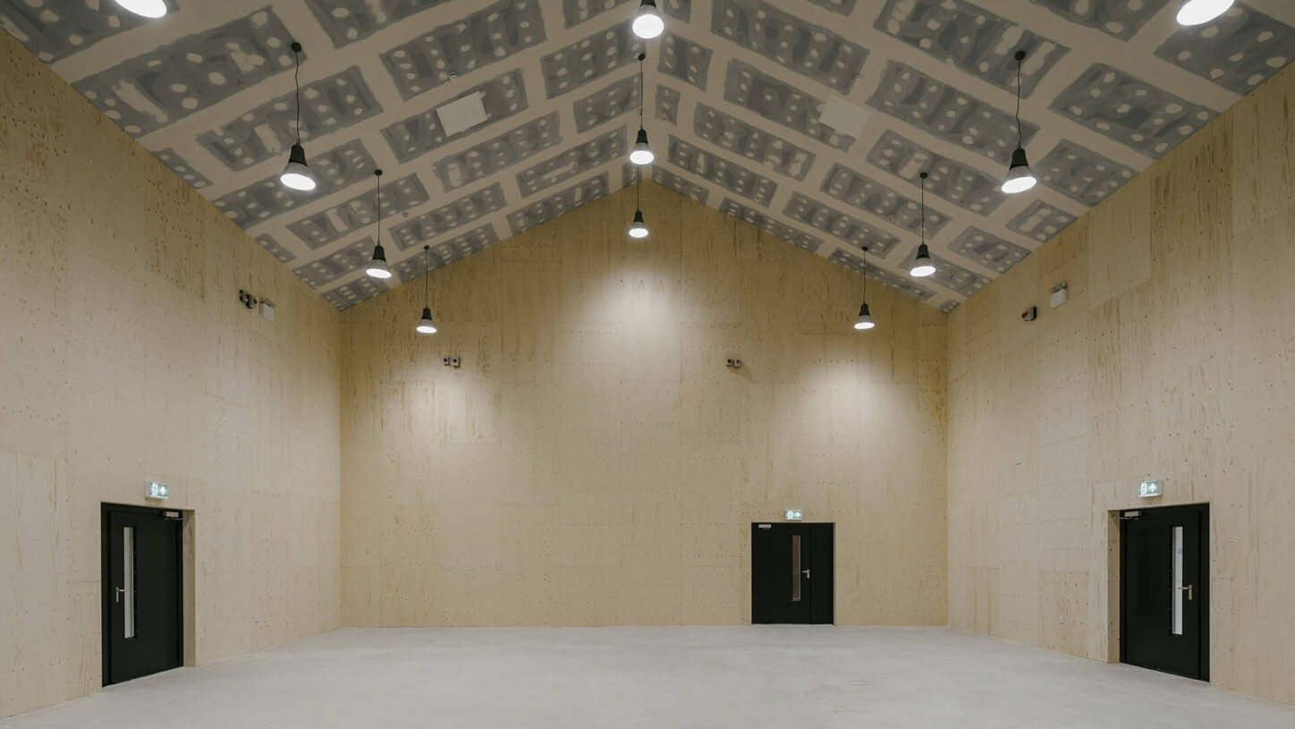 Hackney_Bridge-9546-resized