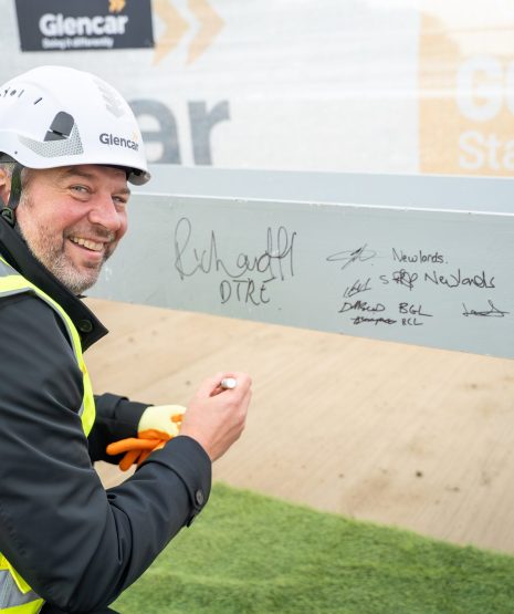 08.09.26 - Glencar - Steel Signing - Gatehouse Close -32